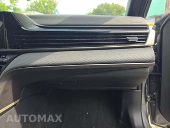 2025 Toyota Camry SE – miniatura 16