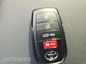 2025 Toyota Camry SE – miniatura 5