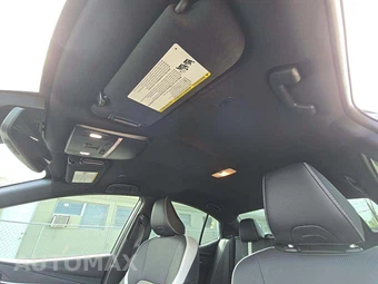 2025 Toyota Camry SE – miniatura 8