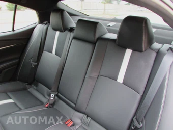 2025 Toyota Camry SE - miniatura 15