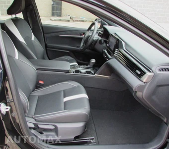 2025 Toyota Camry SE - miniatura 17