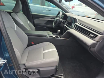 2025 Toyota Camry SE - miniatura 8