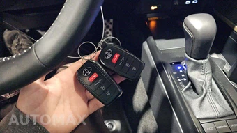 2025 Toyota Camry SE – miniatura 18