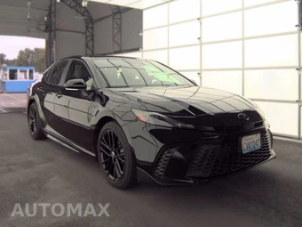2025 Toyota Camry SE – miniatura 3