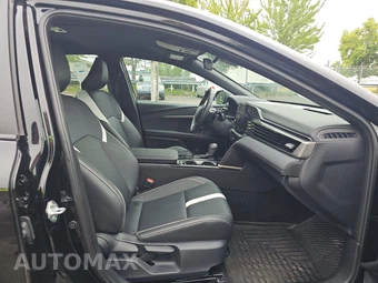 2025 Toyota Camry SE – miniatura 8