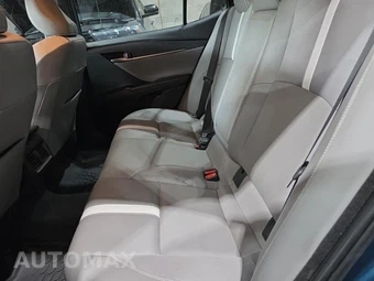 2025 Toyota Camry SE - miniatura 10