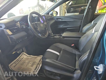 2025 Toyota Camry SE - miniatura 7