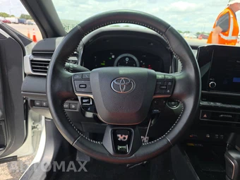 2025 Toyota Camry SE - miniatura 10