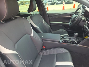 2025 Toyota Camry SE - miniatura 8