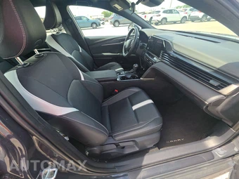 2025 Toyota Camry SE - miniatura 14
