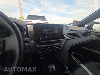 2025 Toyota Camry SE - miniatura 17