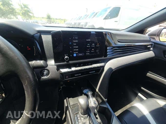 2025 Toyota Camry SE - miniatura 10