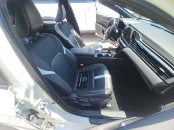 2025 Toyota Camry SE - miniatura 18