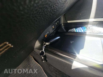 2025 Toyota Camry SE - miniatura 8