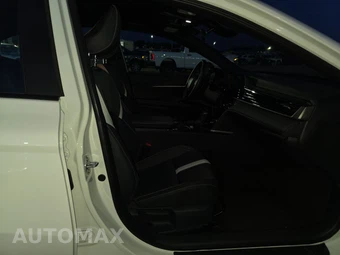 2025 Toyota Camry SE - miniatura 14