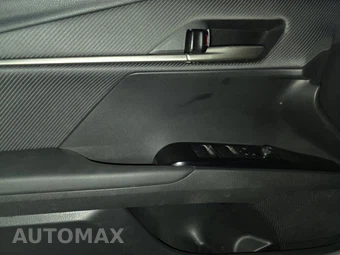 2025 Toyota Camry SE - miniatura 15