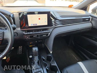 2025 Toyota Camry SE - miniatura 17