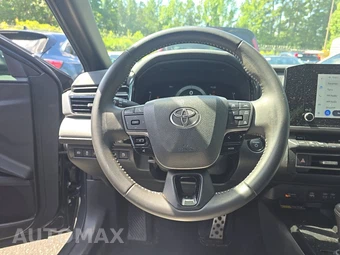 2025 Toyota Camry SE - miniatura 10