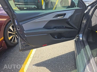 2025 Toyota Camry SE - miniatura 9