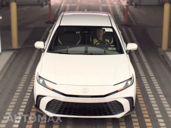 2025 Toyota Camry SE - miniatura 2