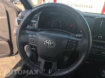 2025 Toyota Camry SE - miniatura 10