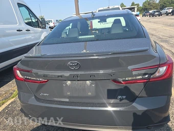 2025 Toyota Camry SE - miniatura 5