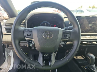 2025 Toyota Camry SE - miniatura 10