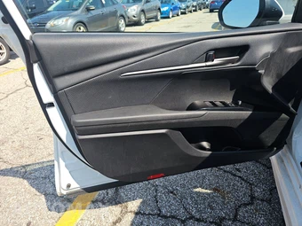 2025 Toyota Camry SE - miniatura 9