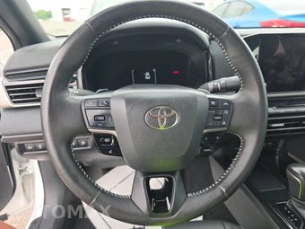 2025 Toyota Camry SE - miniatura 10