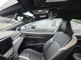 2025 Toyota Camry SE - miniatura 18