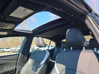 2025 Toyota Camry SE – miniatura 12