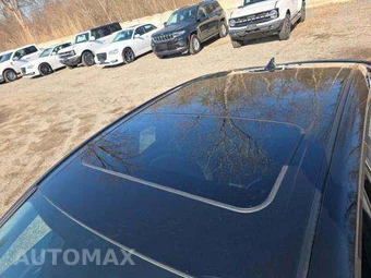 2025 Toyota Camry SE – miniatura 13