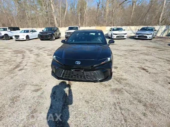 2025 Toyota Camry SE – miniatura 2