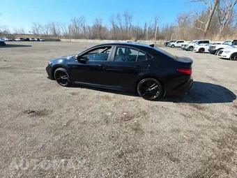 2025 Toyota Camry SE – miniatura 3