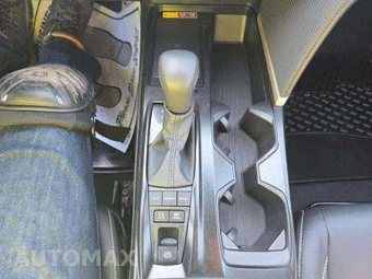2025 Toyota Camry SE – miniatura 33