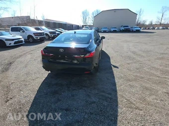2025 Toyota Camry SE – miniatura 4