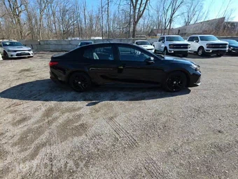2025 Toyota Camry SE – miniatura 5