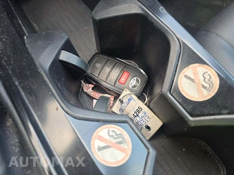 2025 Toyota Camry SE - miniatura 5