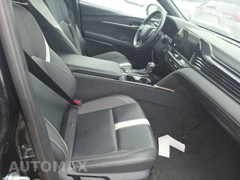 2025 Toyota Camry SE - miniatura 8