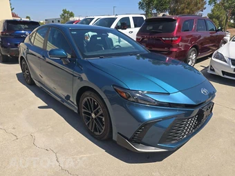 2025 Toyota Camry SE - miniatura 4