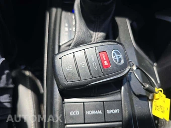 2025 Toyota Camry SE - miniatura 8