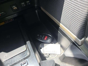 2025 Toyota Camry SE - miniatura 5