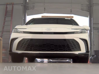 2025 Toyota Camry SE - miniatura 3
