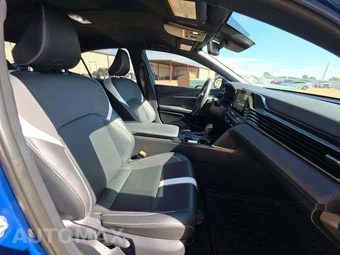 2025 Toyota Camry SE - miniatura 15