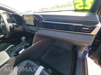2025 Toyota Camry SE - miniatura 16