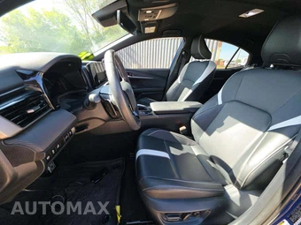 2025 Toyota Camry SE - miniatura 3