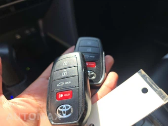 2025 Toyota Camry SE - miniatura 5