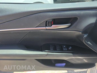 2025 Toyota Camry SE - miniatura 15