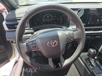 2025 Toyota Camry SE - miniatura 16