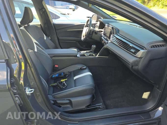 2025 Toyota Camry SE - miniatura 18